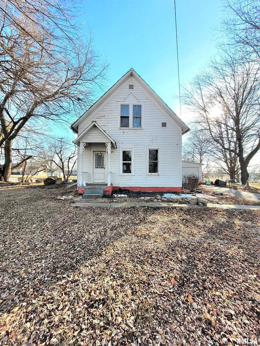 111 W Maple St photo 1