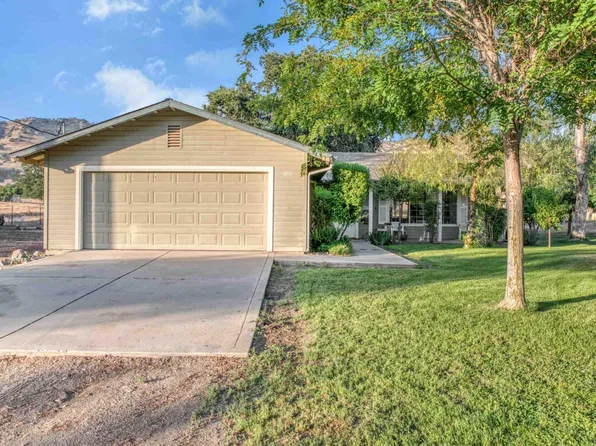 6940 Live Oak Dr, Sanger, CA 93657