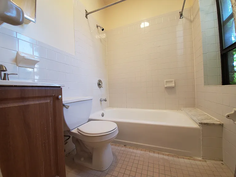 33 Storms Ave #33E — Photo 5