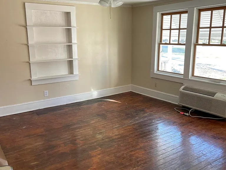 423 Snow Hill St — Photo 3