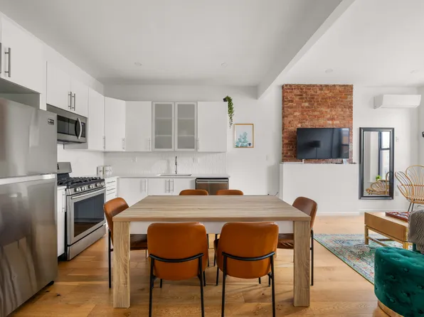 488 Lexington Avenue image 1 of 14