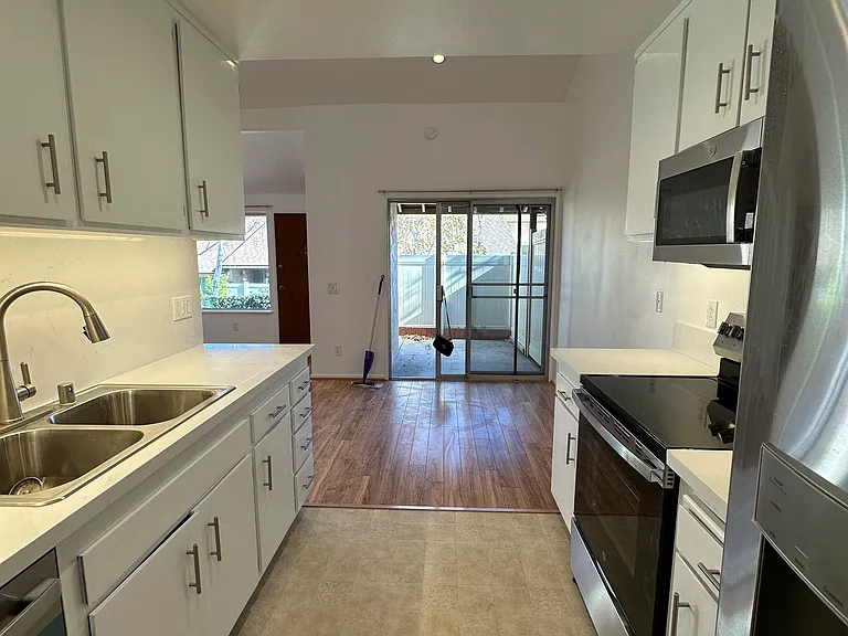 1436 Ramona Dr — Photo 6