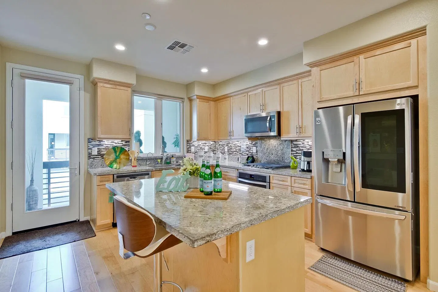 2 bed, 1443 sqft, $3,600 — Photo 4