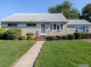 249 Glen Cove Ave, Carle Place, NY 11514