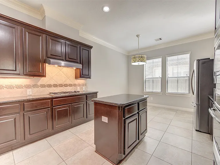 11623 Royal Oaks Xing — Photo 4