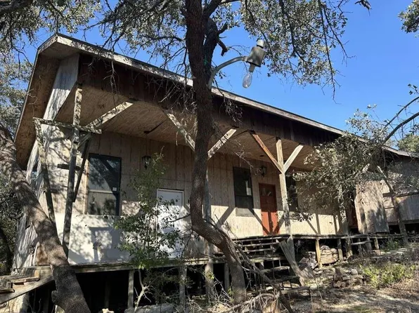 299 N Loop Dr, Blanco, TX 78606