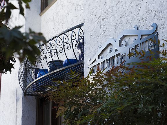 Explore Los Altos Apartments