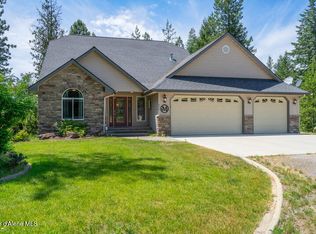 608 Country Club Ln, Pinehurst, ID 83850