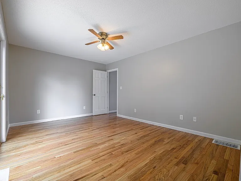 461 Mill St — Photo 16