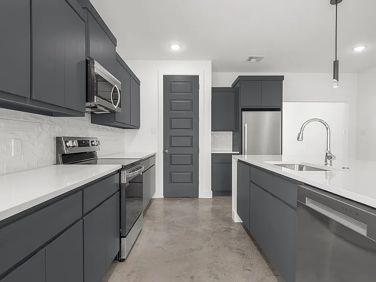3010 Alpha Wolf Ct — Photo 10