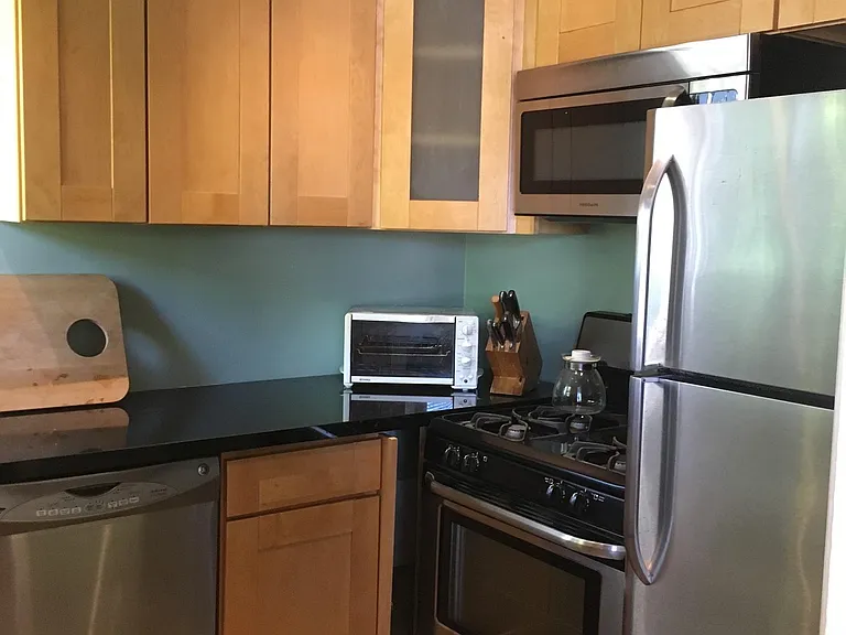 953 Hauser Blvd — Photo 2