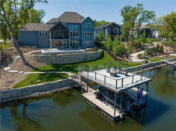 18 Black Hawk Dr, Lake Winnebago, MO 64034