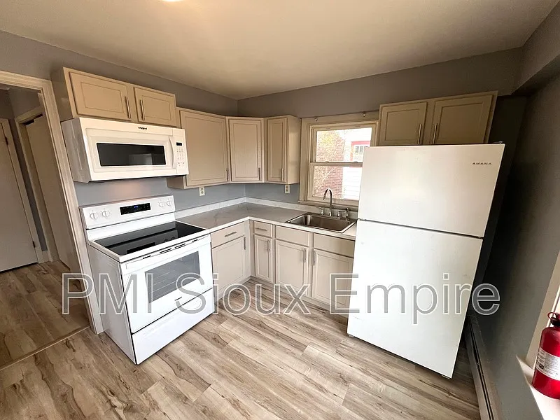 1 bed, 1.0 bath, 775 sqft, $795 — Photo 3