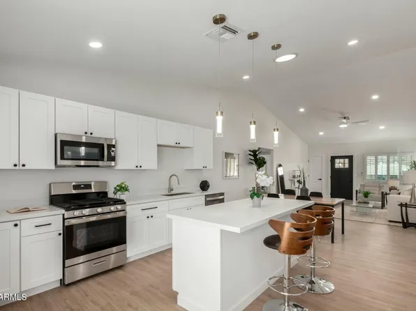 9810 N 2ND Way, Phoenix, AZ 85020
