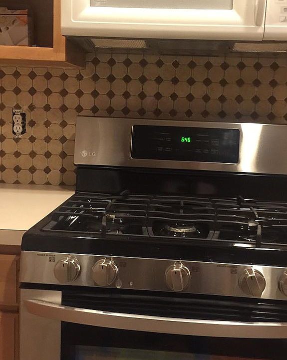 Kitchen backsplas & LG range