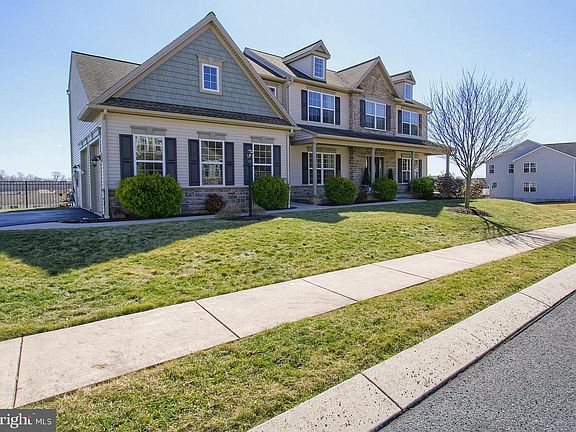 3rd image of 2702 Box Elder Ct