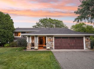 9581 Morris Cir, Bloomington, MN 55437