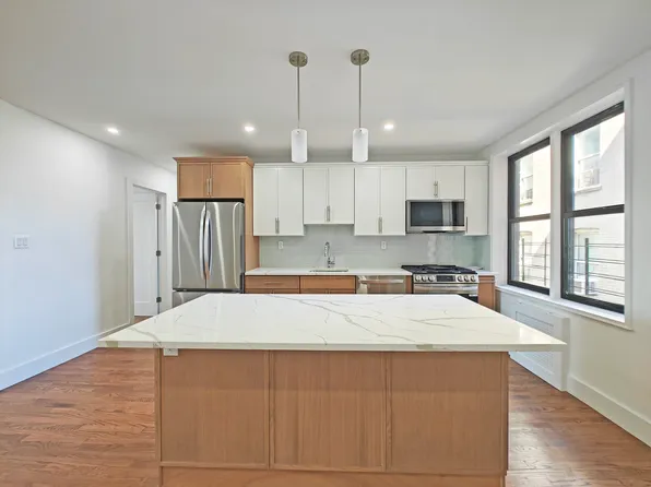 2781 Ocean Avenue image 2 of 11