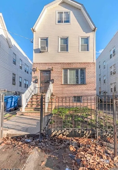110 S Devine St — Photo 14
