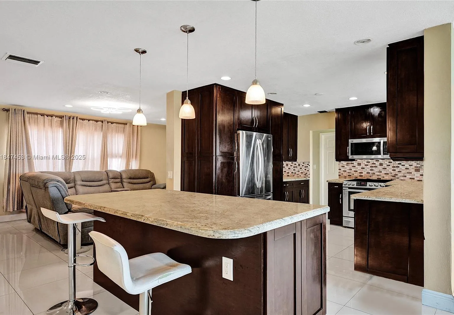 3 bed, 1700 sqft, $2,300 — Photo 3