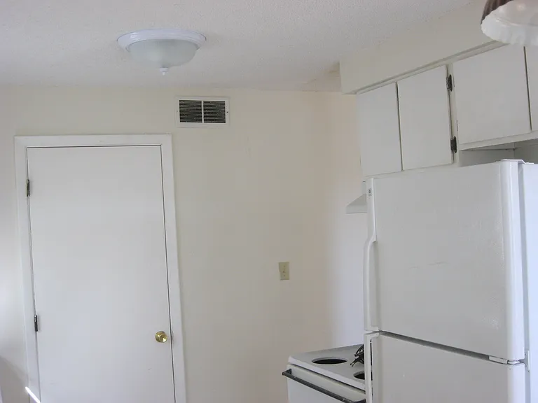 754 Demaret Dr — Photo 3