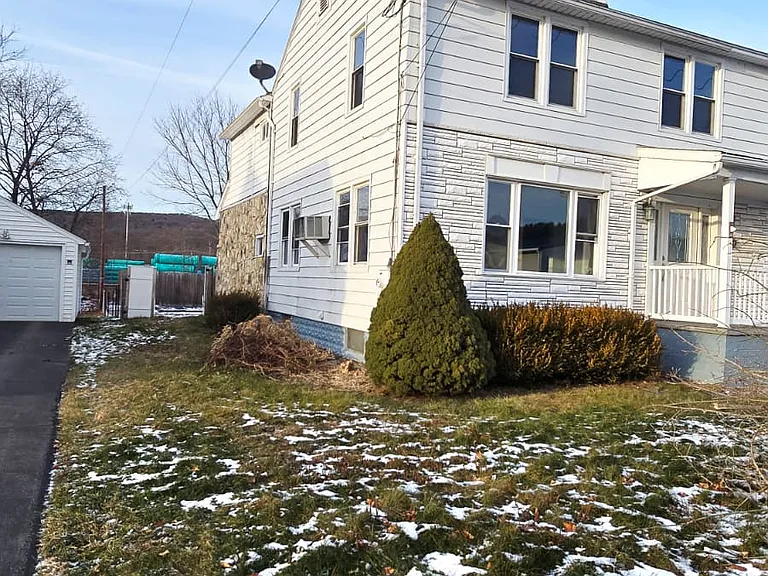 725 Dickson St — Photo 3