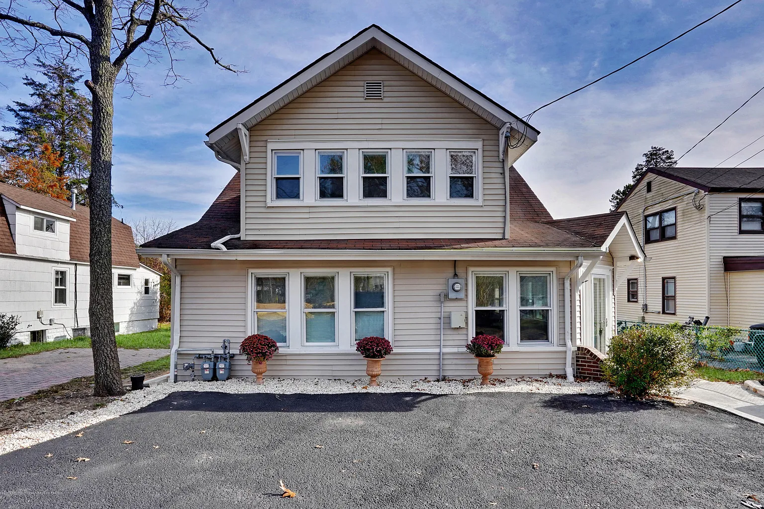 92 Longfellow Ave photo 1