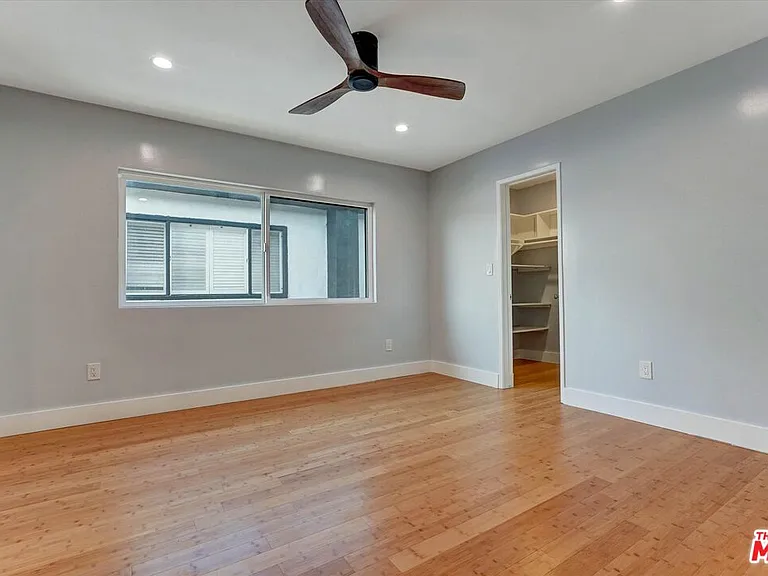 5726 Woodman Ave #2 — Photo 15