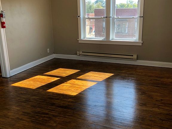 4th image of 935-937 Maine St #4