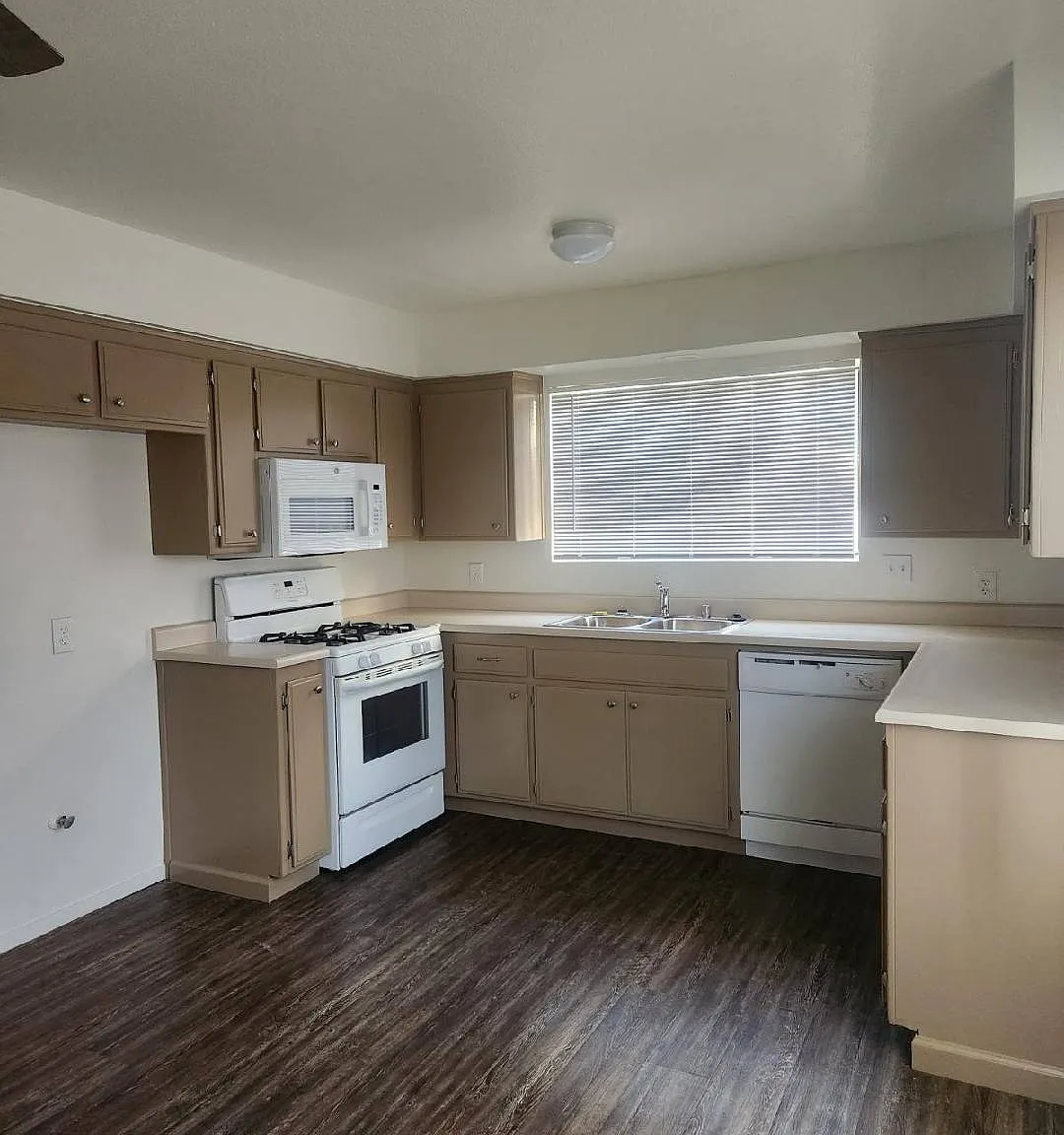 6013 Fairfax Rd — Photo 3
