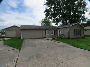 915 Race St, Wapakoneta, OH 45895