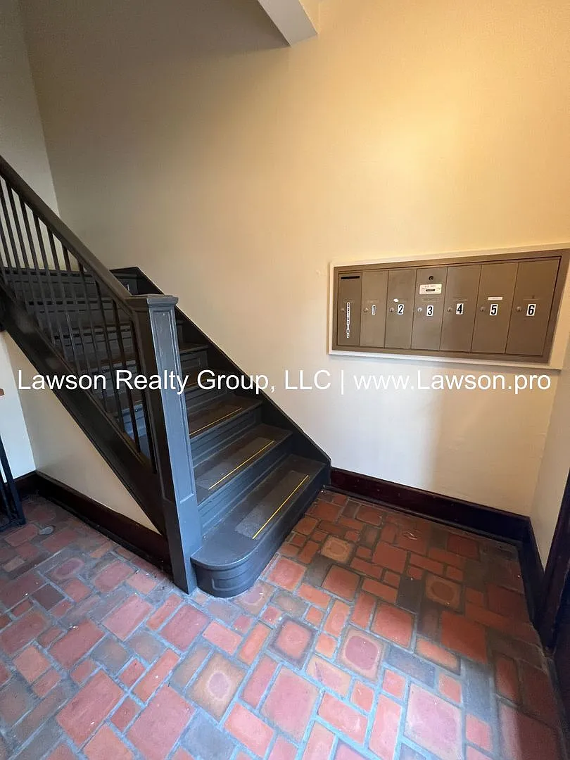 Building Photo - BensonFranklin 1119