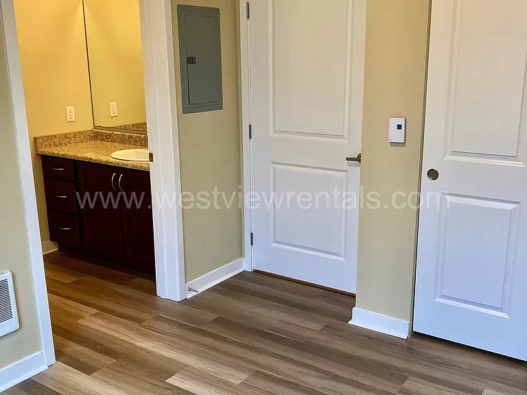 200 E Maple St — Photo 325
