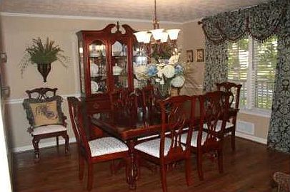 3rd image of 27 Hickory Hill Dr