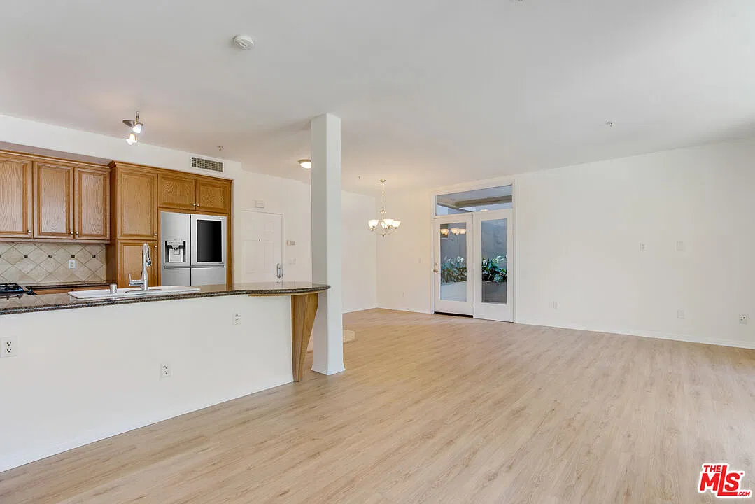1 bed, 1.0 bath, 916 sqft, $3,795 — Photo 3