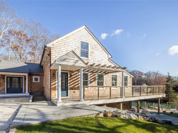 1320 Little Peconic Bay Road, Cutchogue, NY 11935