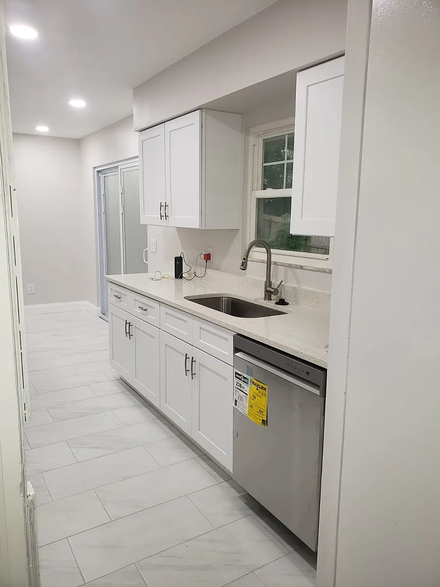 Kitchen - 701 Heather Ln