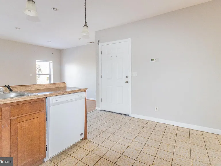2124 Bolton St #3 — Photo 4