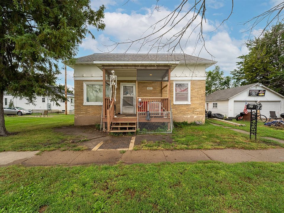 1st image of 422 8th St
