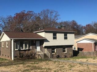 2710 Chantilly Pl, Greensboro, NC 27407