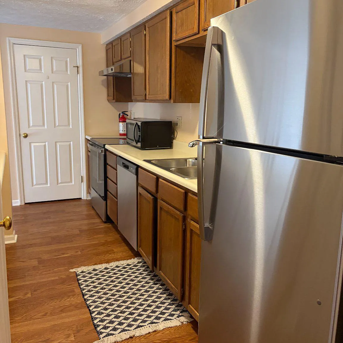 2 bed, 1.0 bath, 1000 sqft, $2,000 — Photo 4