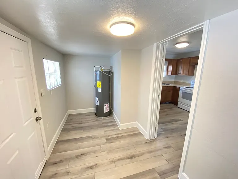 812 W Livingston St #A — Photo 22