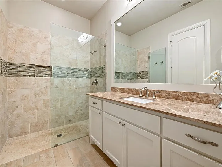 908 Lake Carillon Ln — Photo 28