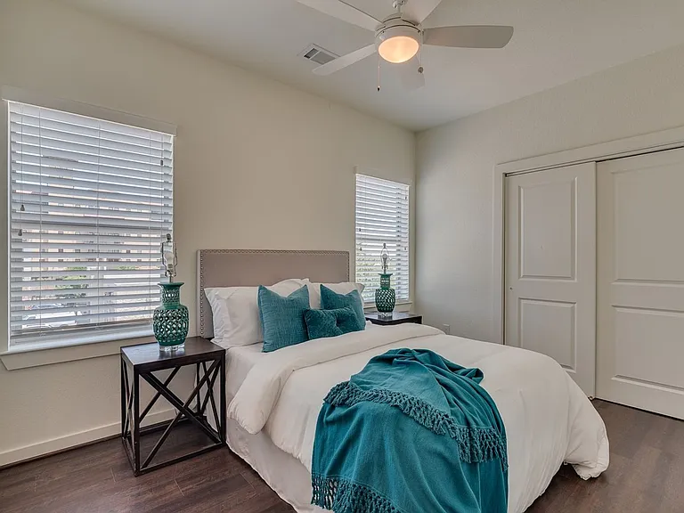 3117 Greene Ave — Photo 13