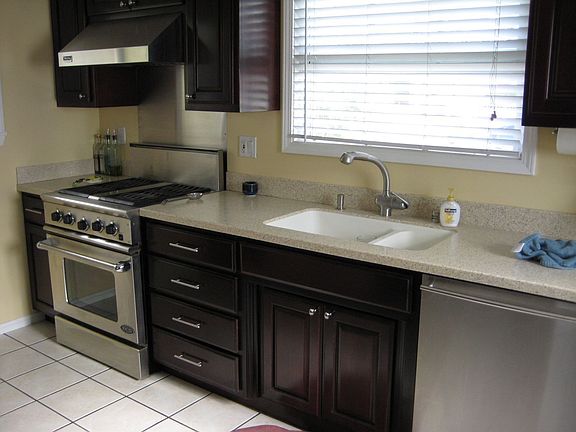 High end capinets with stainlesteel appliances