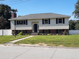 124 River Rd, Lowell, MA 01852
