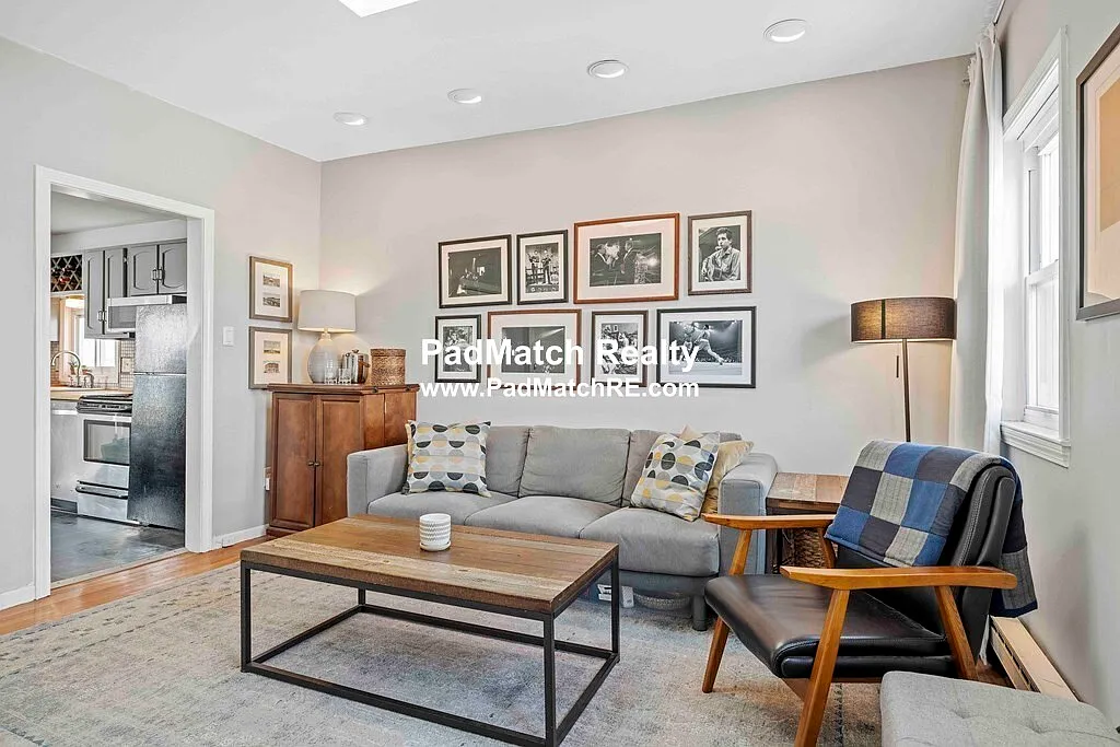 Building Photo - 372 Bunker Hill St #4