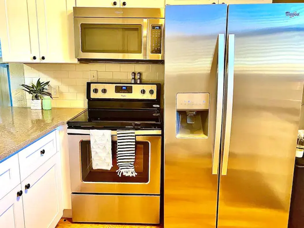 2509 Tremont Pl — Photo 3