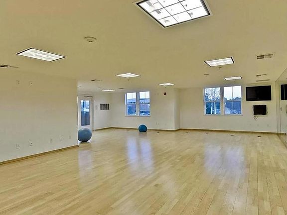 5th image of 1883 Agnew Rd Unit 427