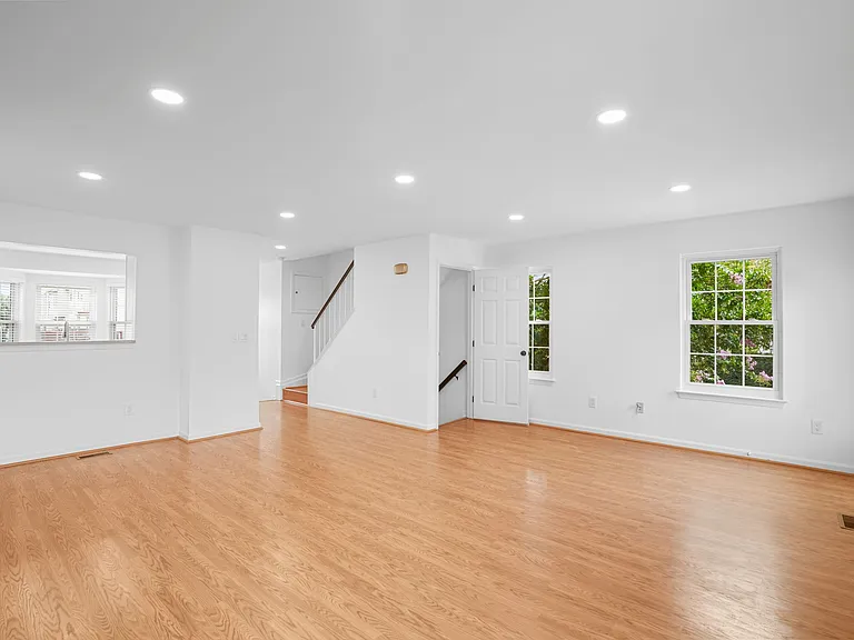 423 McDaniel Dr — Photo 21
